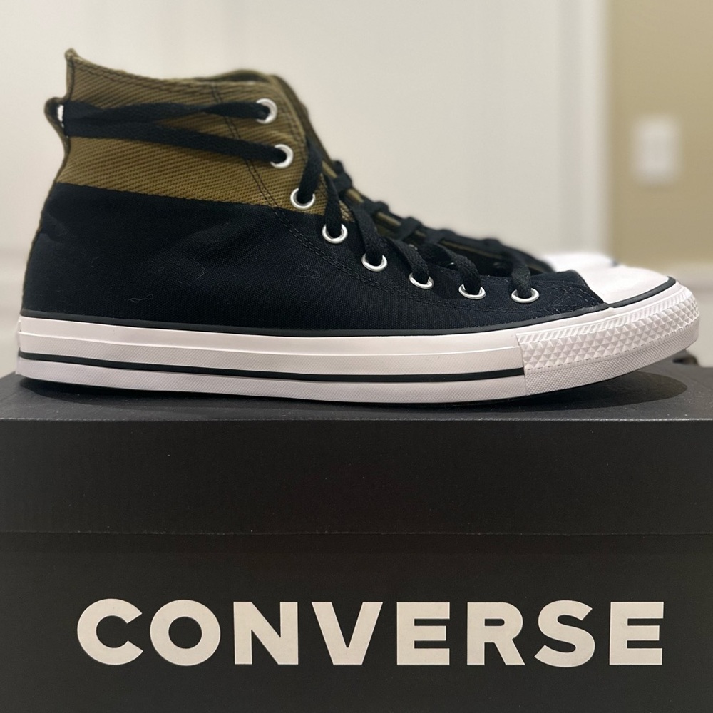 Converse Chuck Taylor All Star Sneakers NWT Size 10